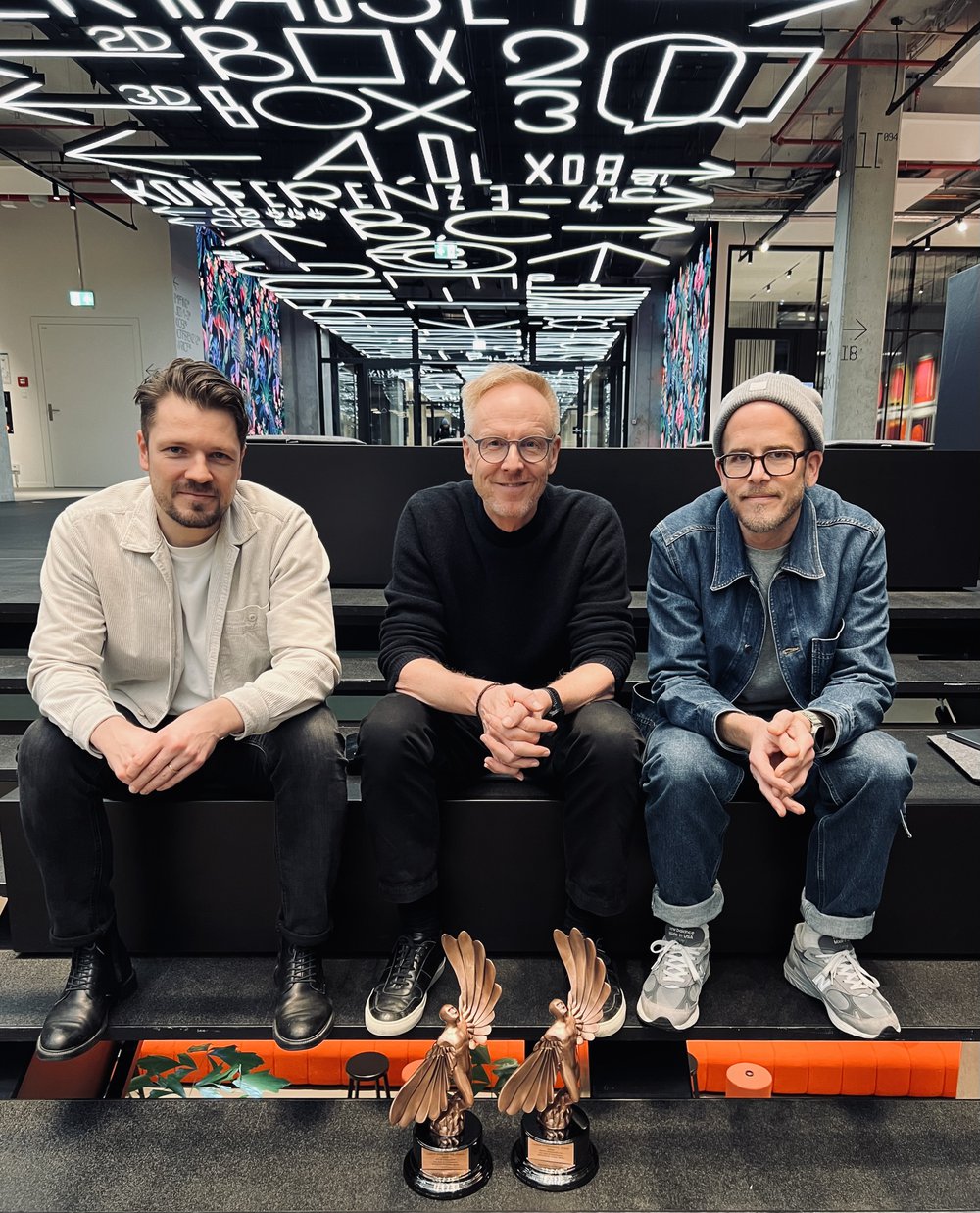From left to right: Jörg Schmitt (Head of Design), Matthias Harbeck (Chief Creative Officer) & Christian Sommer (Managing Partner) from The New House of Communication-Team with their LIA awards!